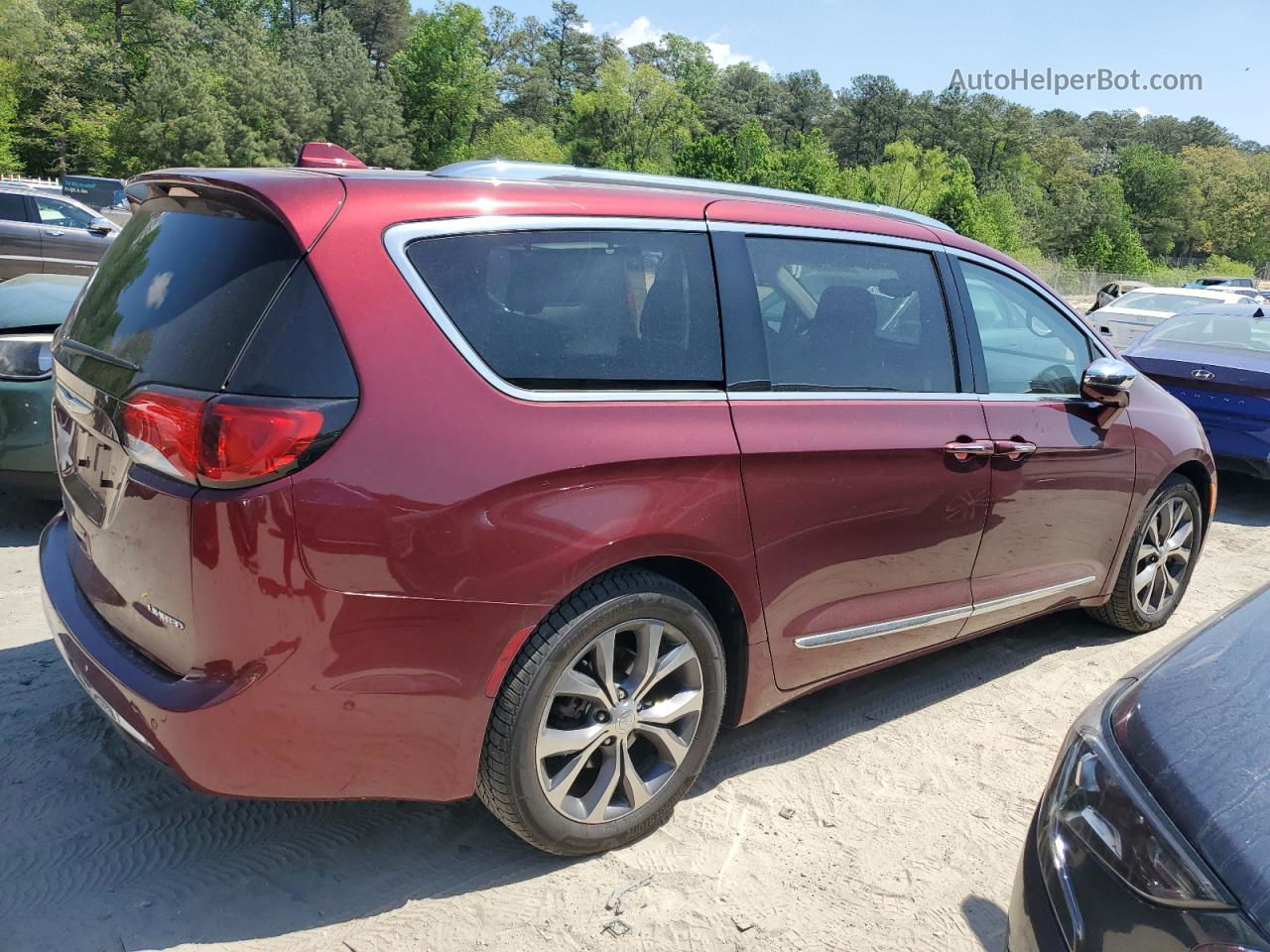 2017 Chrysler Pacifica Limited Red vin: 2C4RC1GGXHR633310