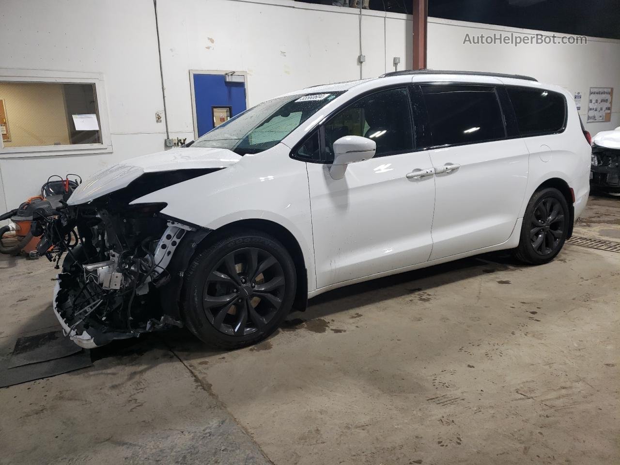 2020 Chrysler Pacifica Limited White vin: 2C4RC1GGXLR125461