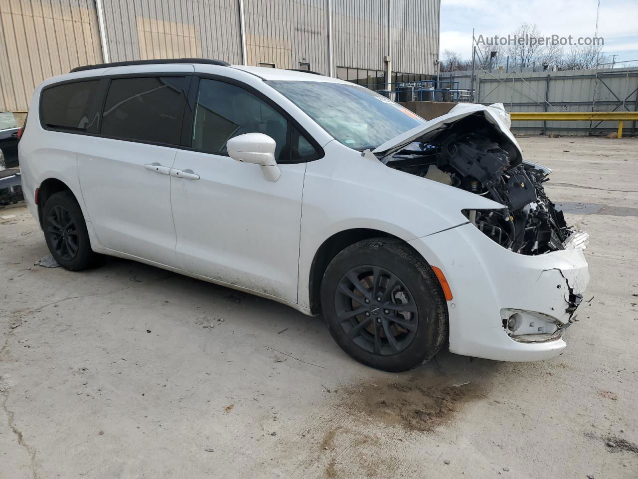 2020 Chrysler Pacifica Touring L White vin: 2C4RC3BG0LR289952