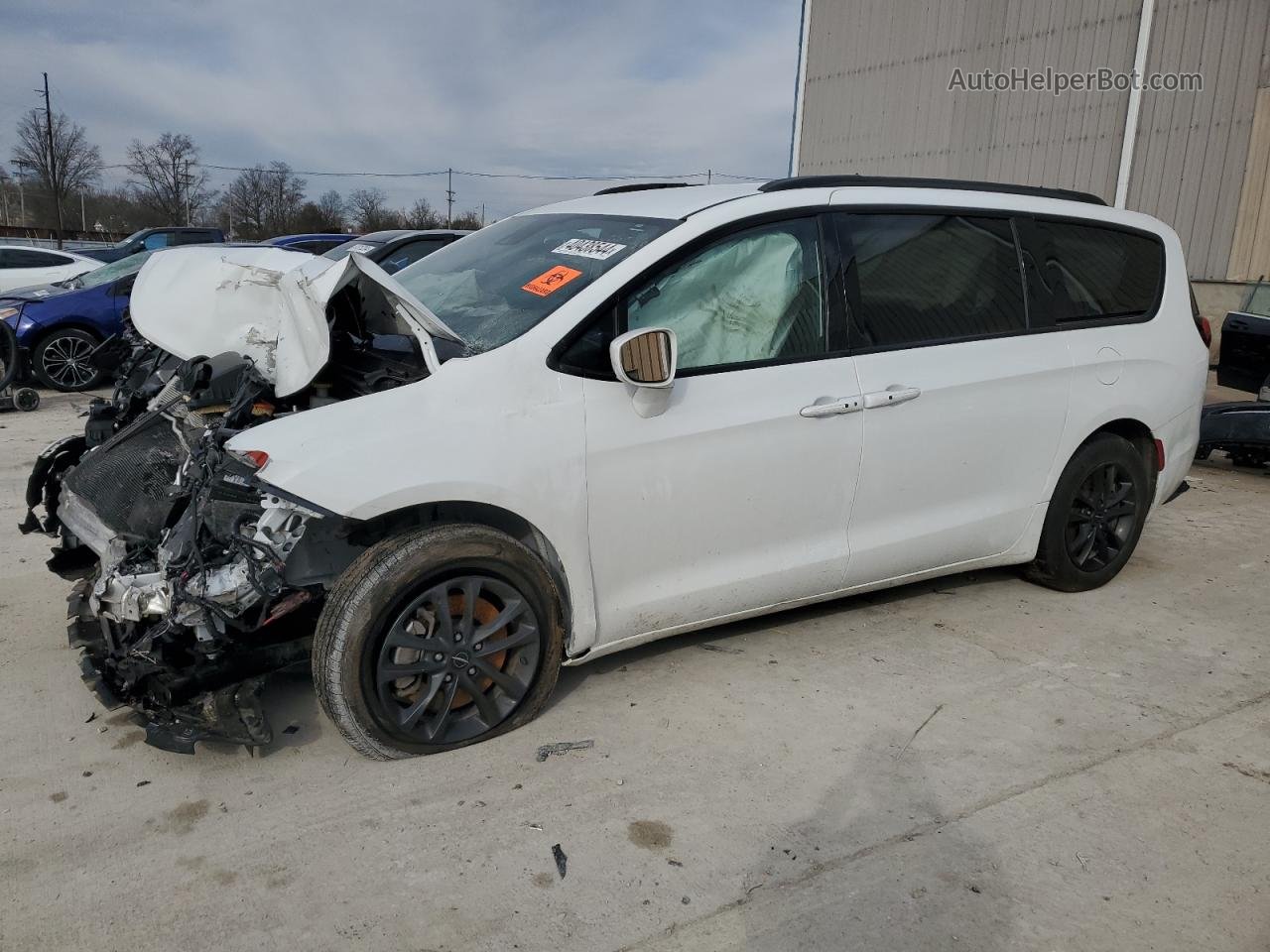 2020 Chrysler Pacifica Touring L White vin: 2C4RC3BG0LR289952