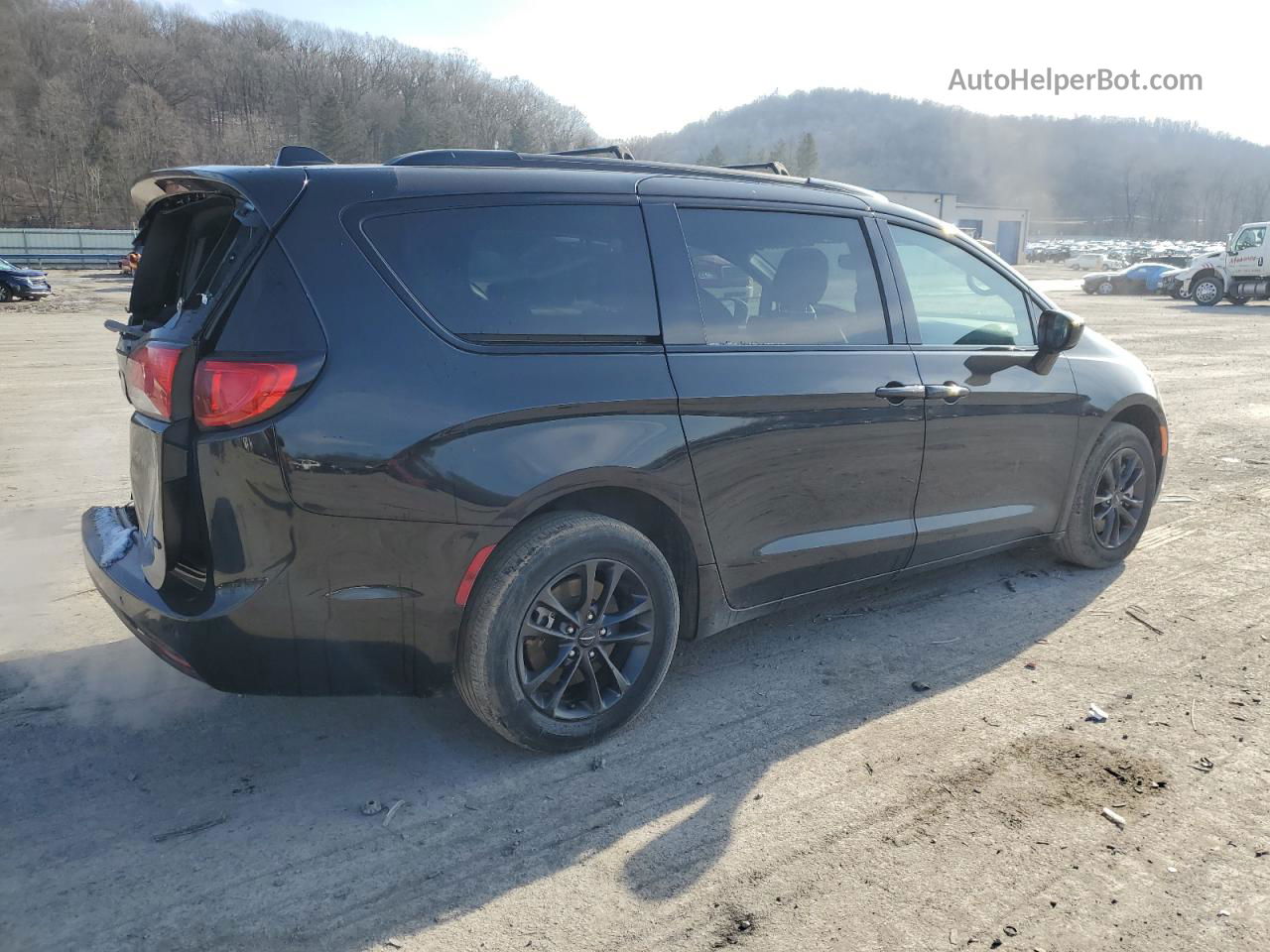 2020 Chrysler Pacifica Touring L Черный vin: 2C4RC3BG5LR270734