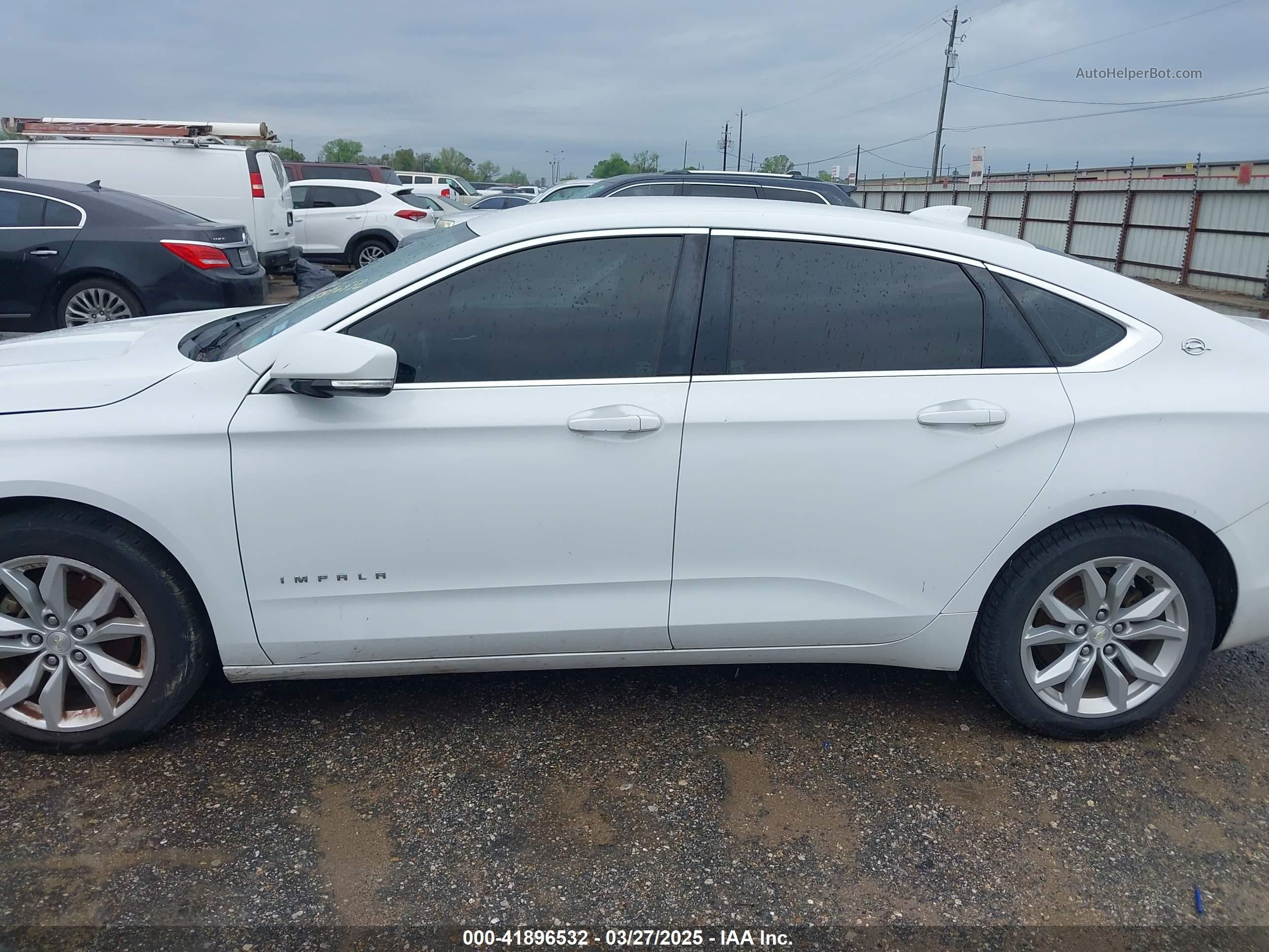 2017 Chevrolet Impala 1lt White vin: 2G1105SA7H9153475