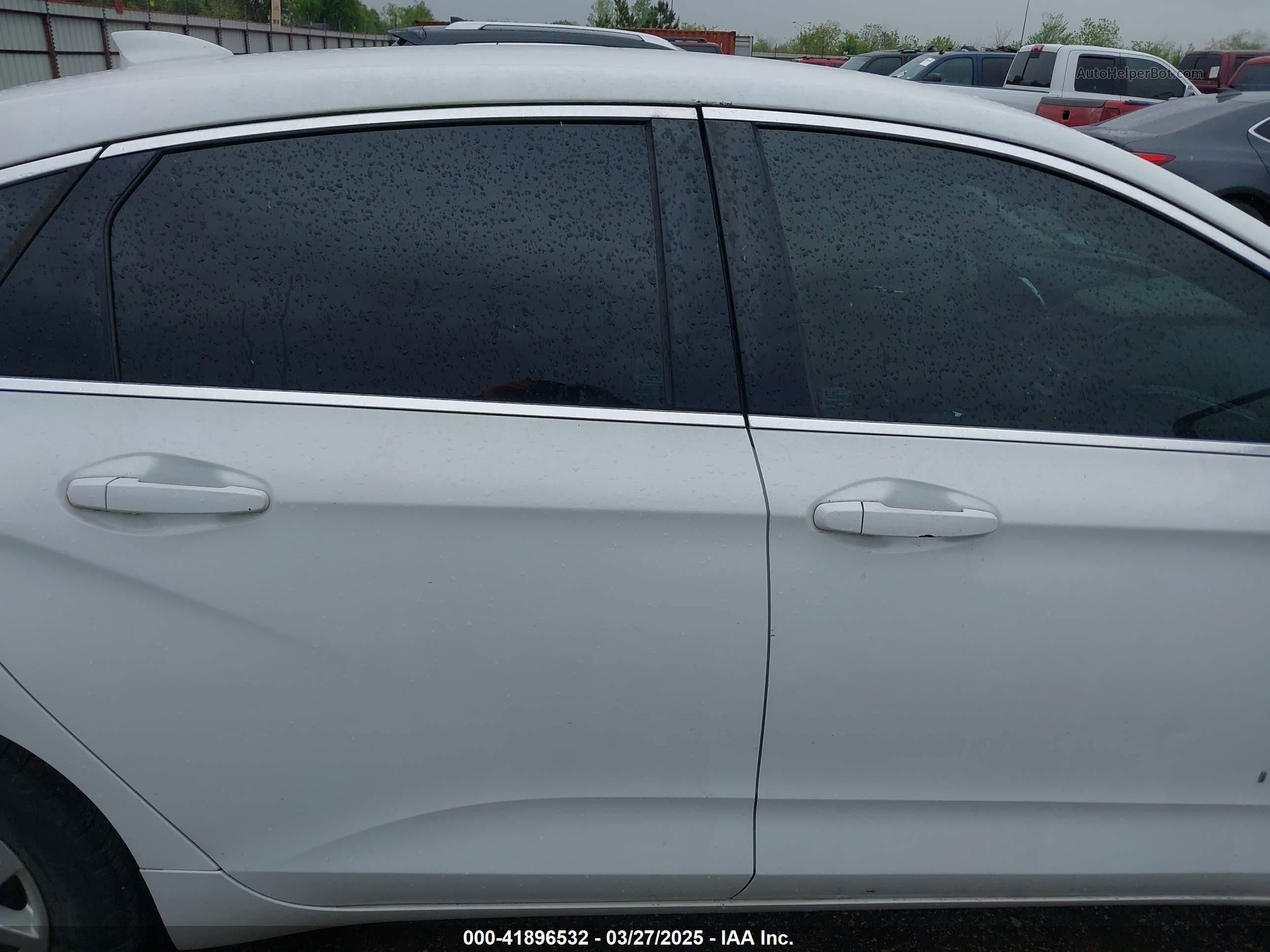 2017 Chevrolet Impala 1lt White vin: 2G1105SA7H9153475