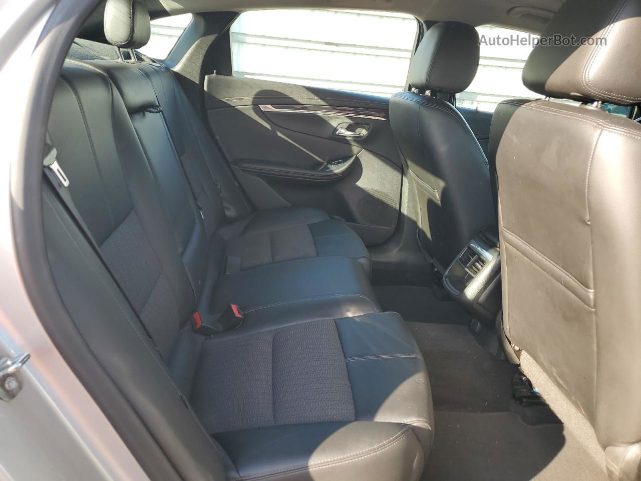 2017 Chevrolet Impala Lt Серебряный vin: 2G1105SAXH9131535