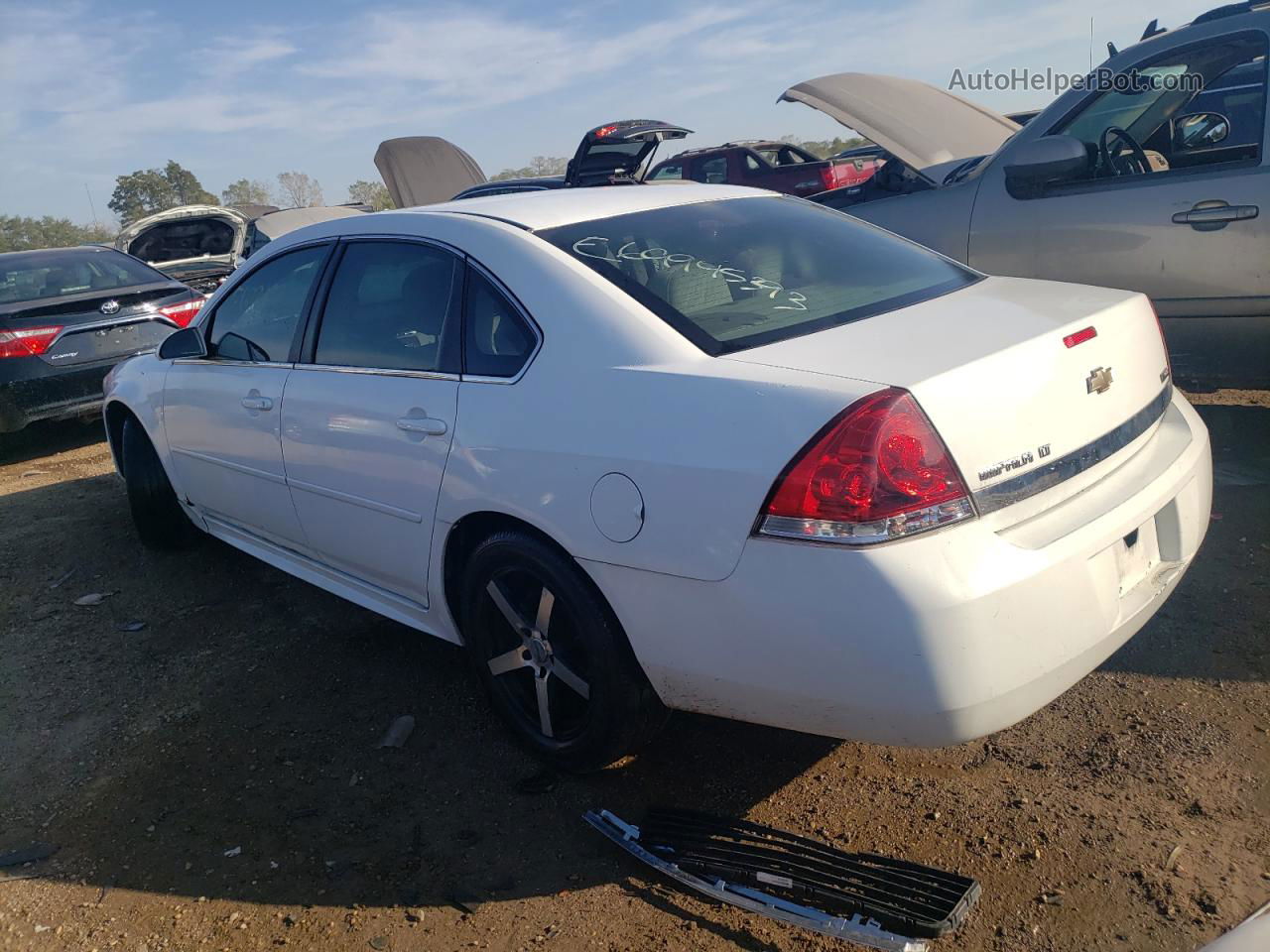 2011 Chevrolet Impala Lt White vin: 2G1WG5EK8B1243035