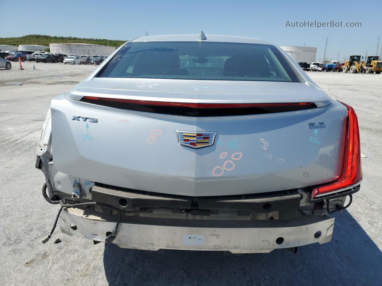 2019 Cadillac Xts Luxury Серебряный vin: 2G61M5S30K9109941