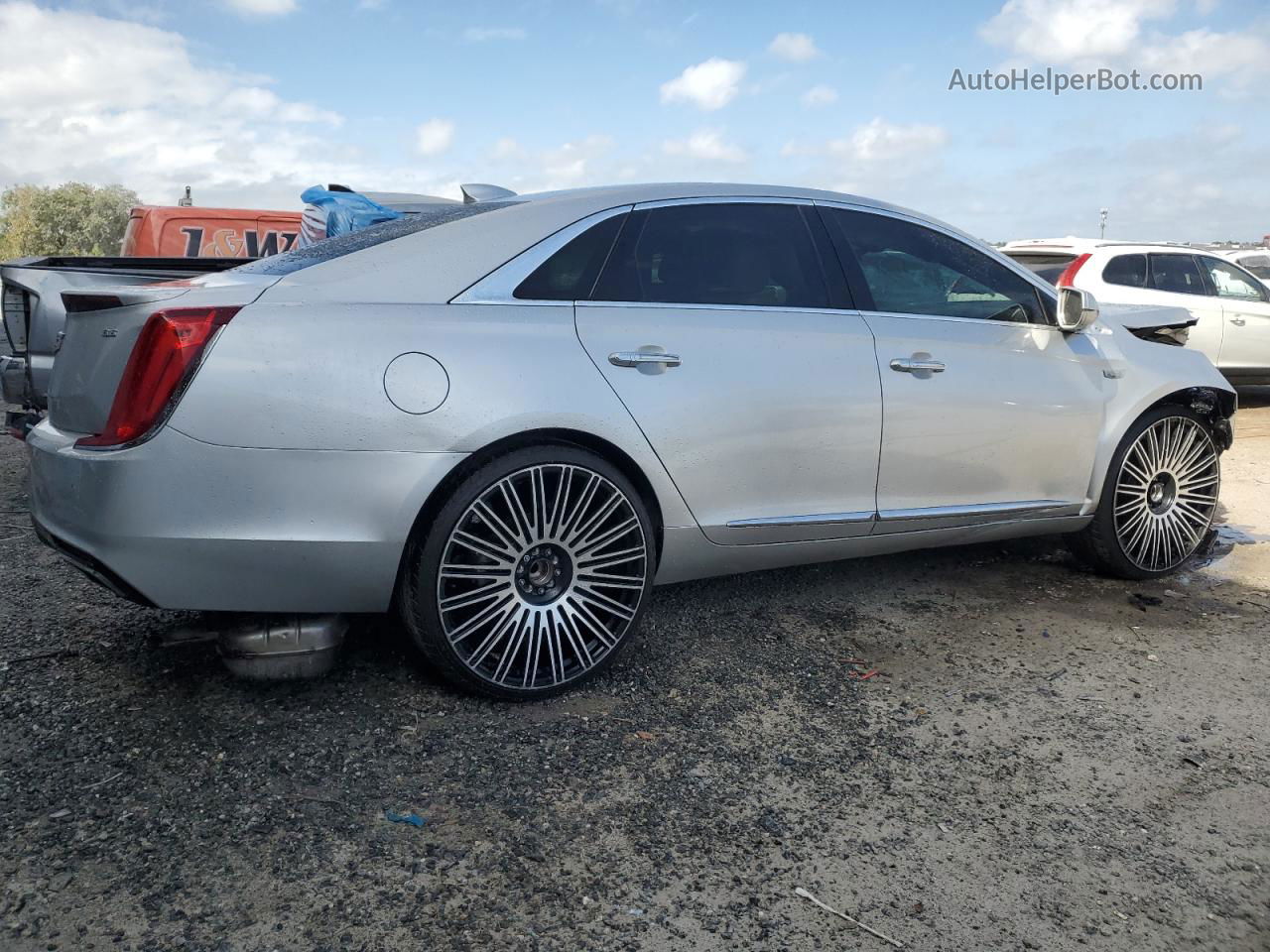 2019 Cadillac Xts Luxury Silver vin: 2G61M5S30K9150795