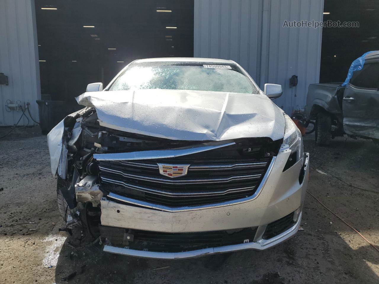 2019 Cadillac Xts Luxury Silver vin: 2G61M5S30K9150795