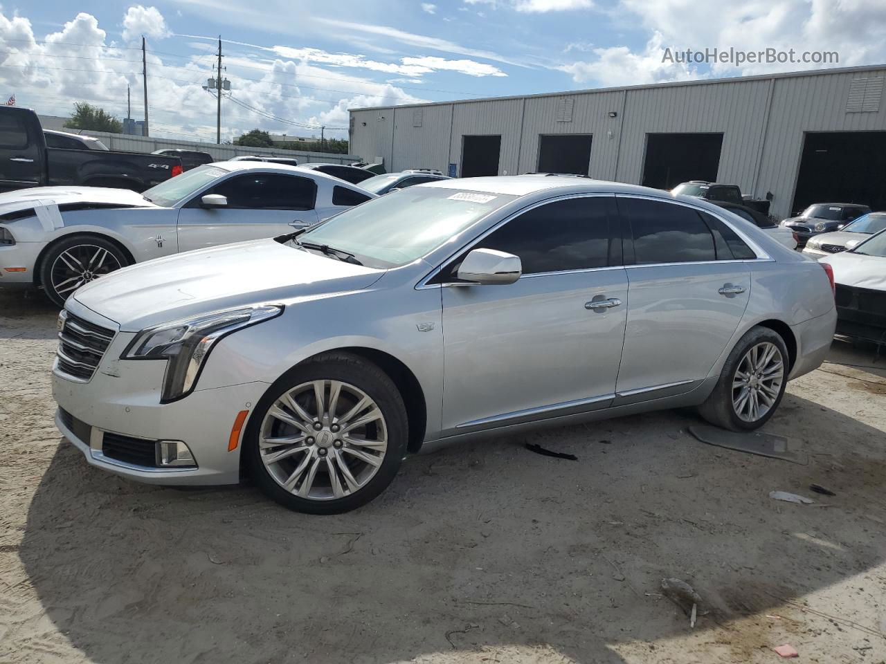 2019 Cadillac Xts Luxury Silver vin: 2G61M5S31K9118034