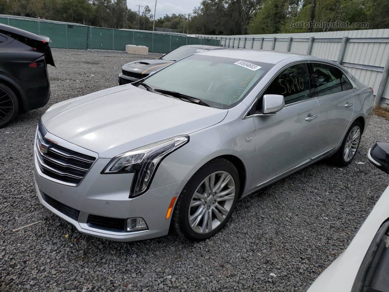 2019 Cadillac Xts Luxury Silver vin: 2G61M5S32K9106572