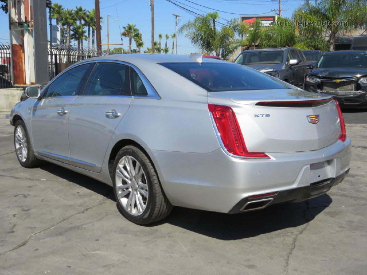 2019 Cadillac Xts Luxury Silver vin: 2G61M5S33K9132078