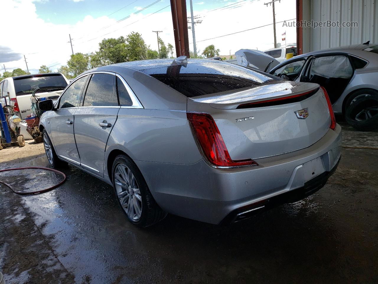 2019 Cadillac Xts Luxury Silver vin: 2G61M5S37K9131550