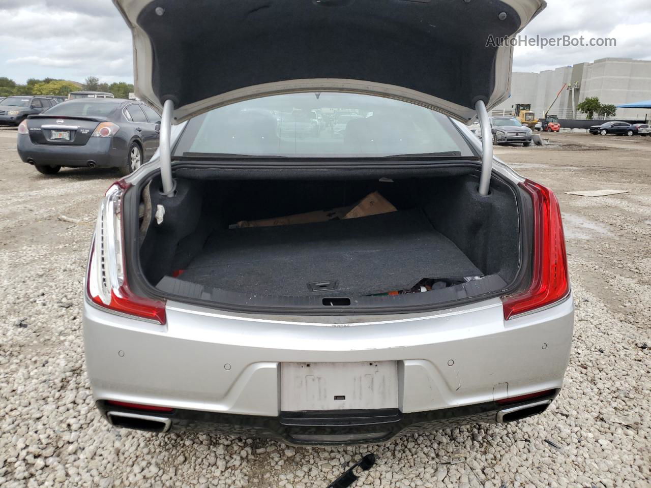 2019 Cadillac Xts Luxury Silver vin: 2G61M5S37K9157601