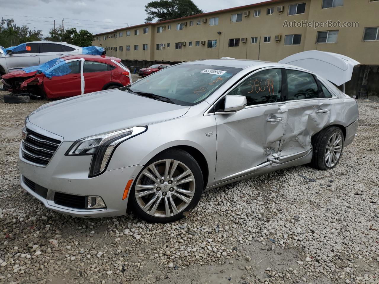 2019 Cadillac Xts Luxury Silver vin: 2G61M5S37K9157601