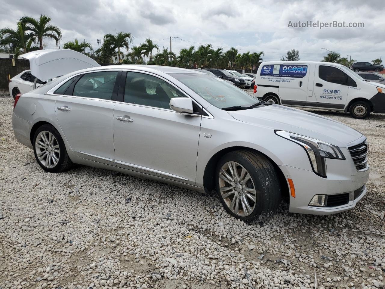 2019 Cadillac Xts Luxury Silver vin: 2G61M5S37K9157601