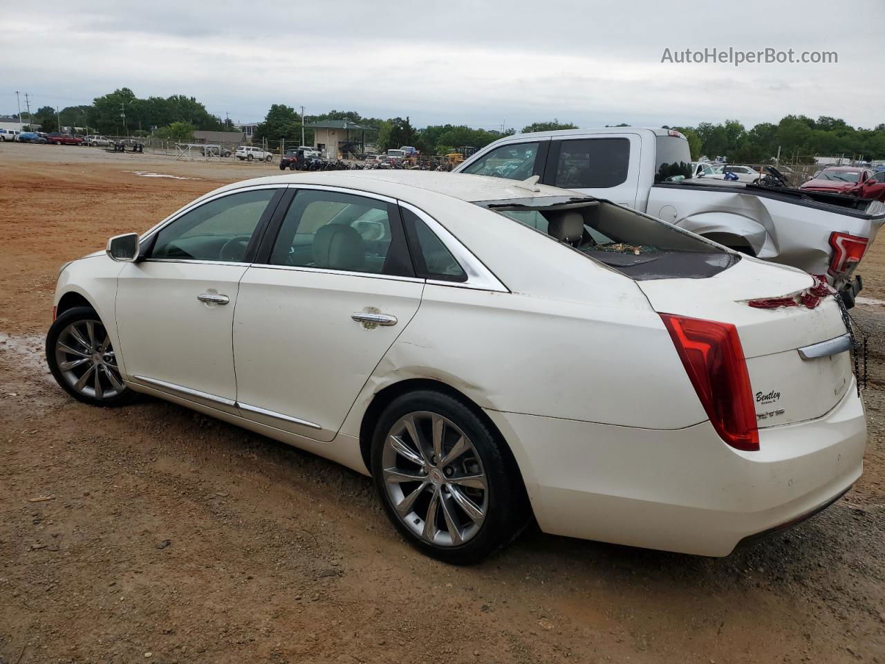 2013 Cadillac Xts  White vin: 2G61N5S35D9234241