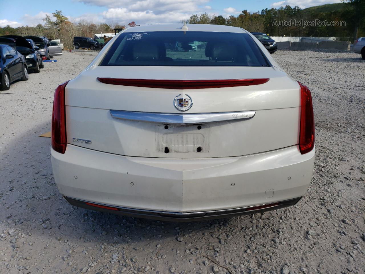 2013 Cadillac Xts  White vin: 2G61N5S37D9112965