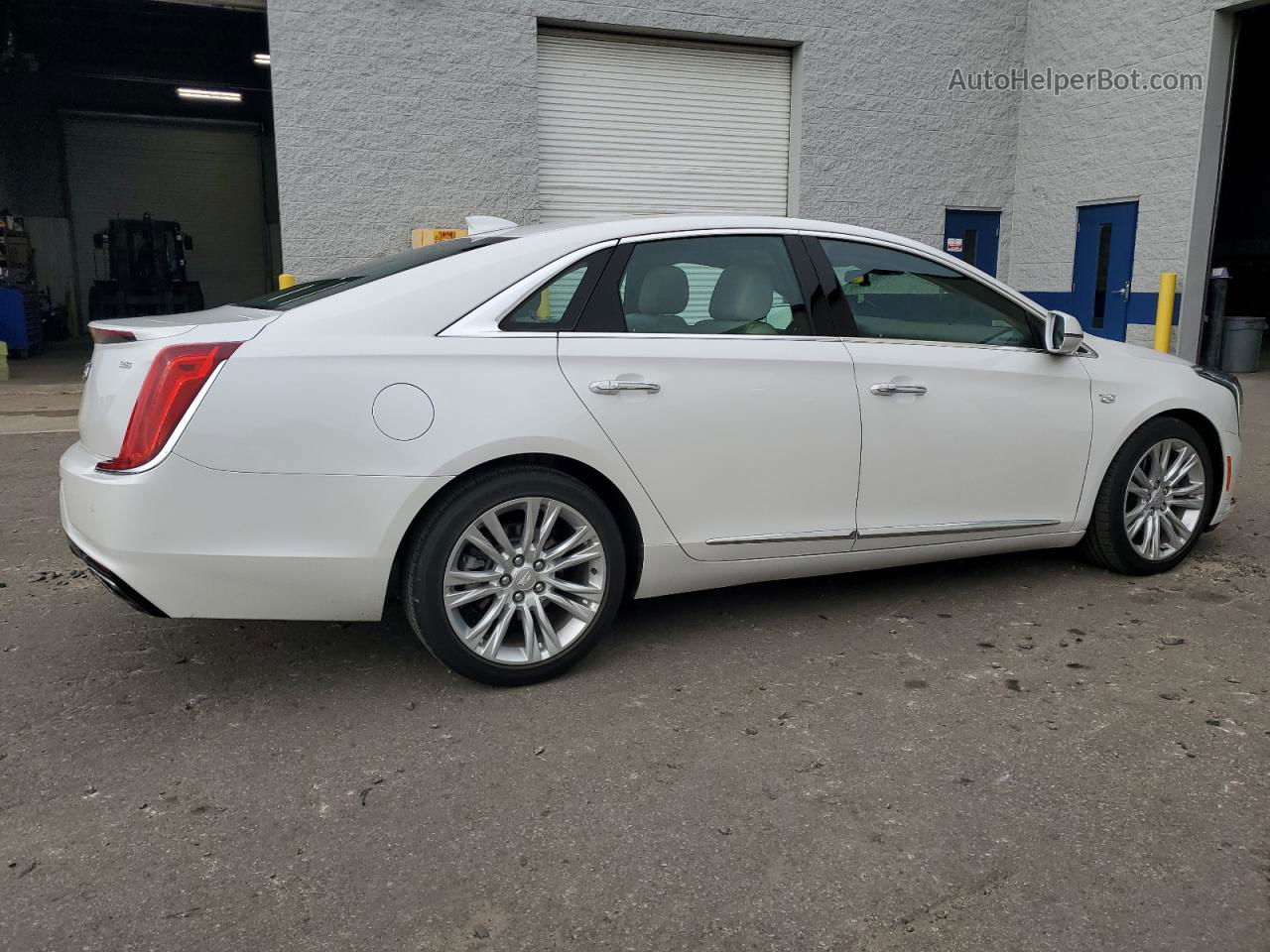 2019 Cadillac Xts Luxury White vin: 2G61N5S38K9100739