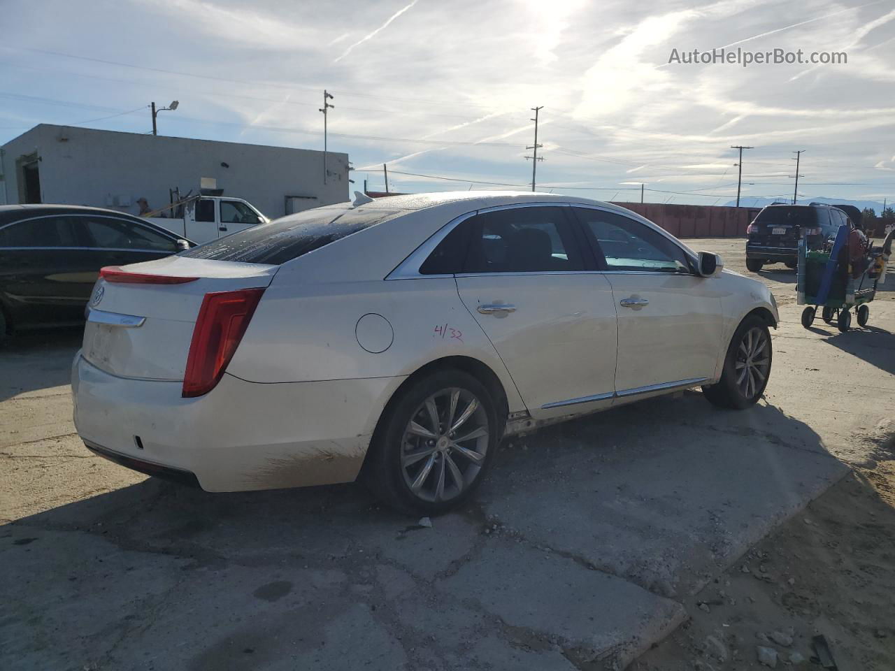 2013 Cadillac Xts  Cream vin: 2G61N5S39D9231780