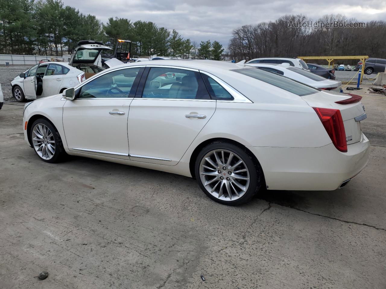 2013 Cadillac Xts Platinum White vin: 2G61U5S35D9187781