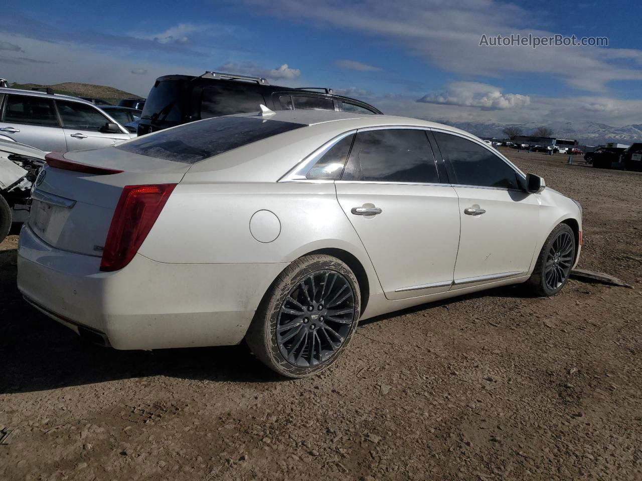 2013 Cadillac Xts Platinum White vin: 2G61U5S3XD9154792