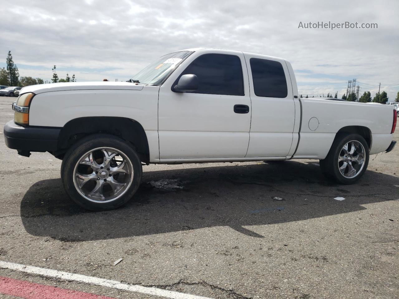 2003 Chevrolet Silverado C1500 White vin: 2GCEC19T631306466