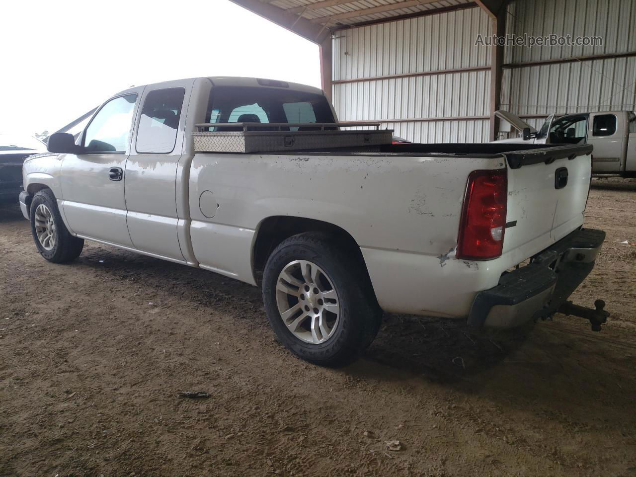 2003 Chevrolet Silverado C1500 White vin: 2GCEC19T631396606