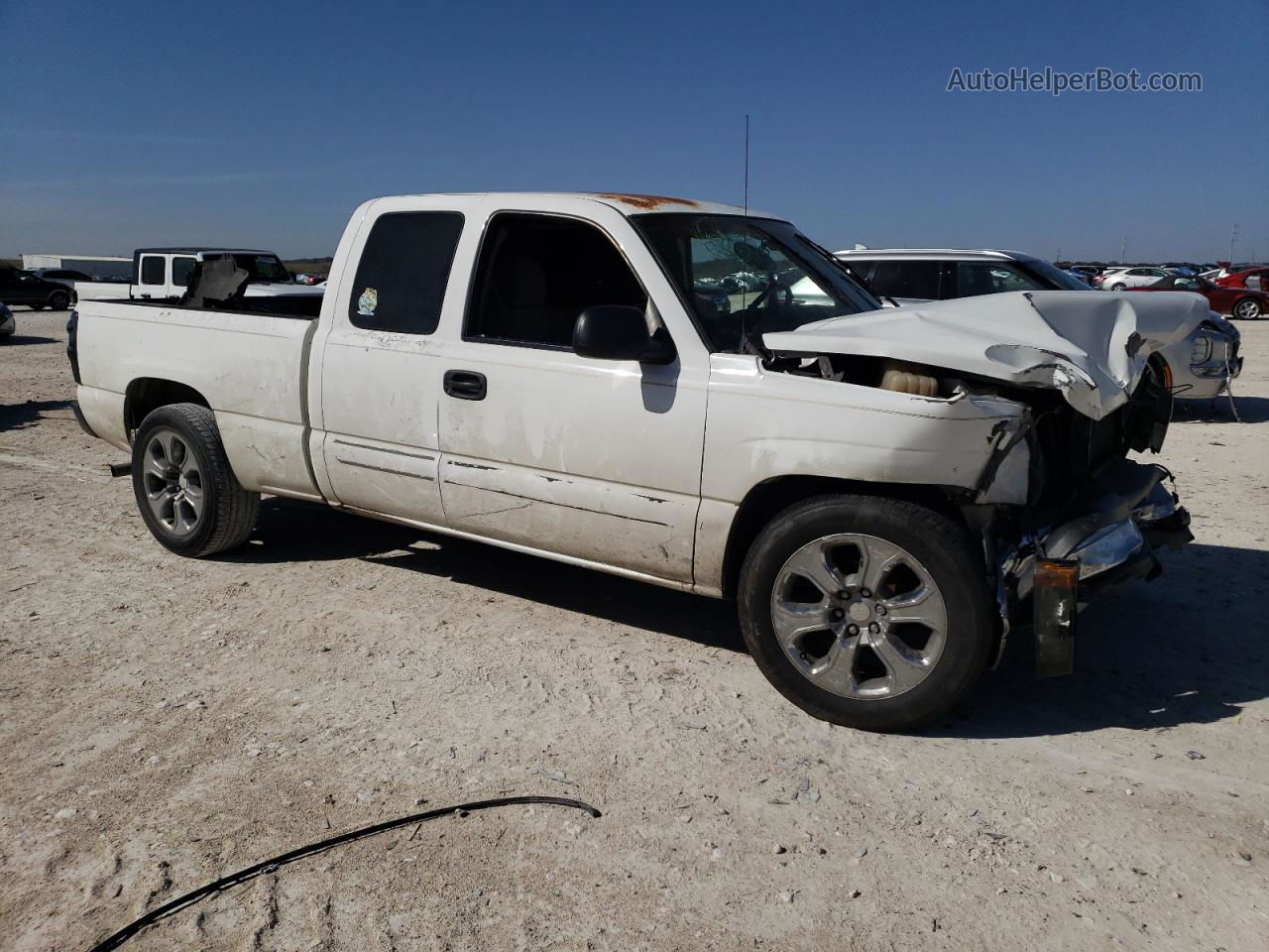 2003 Chevrolet Silverado C1500 Белый vin: 2GCEC19V231144482