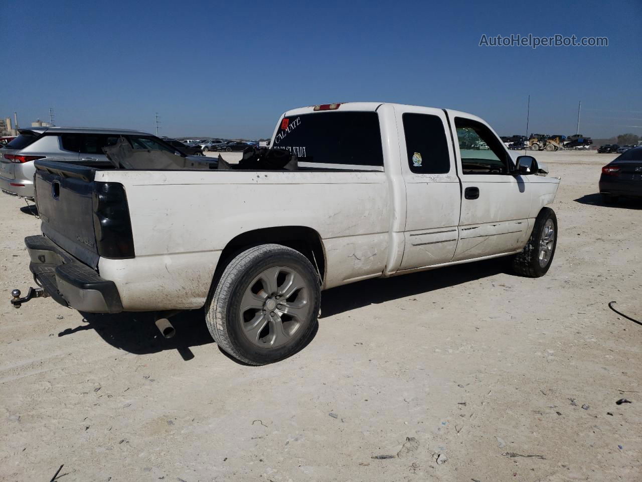 2003 Chevrolet Silverado C1500 White vin: 2GCEC19V231144482