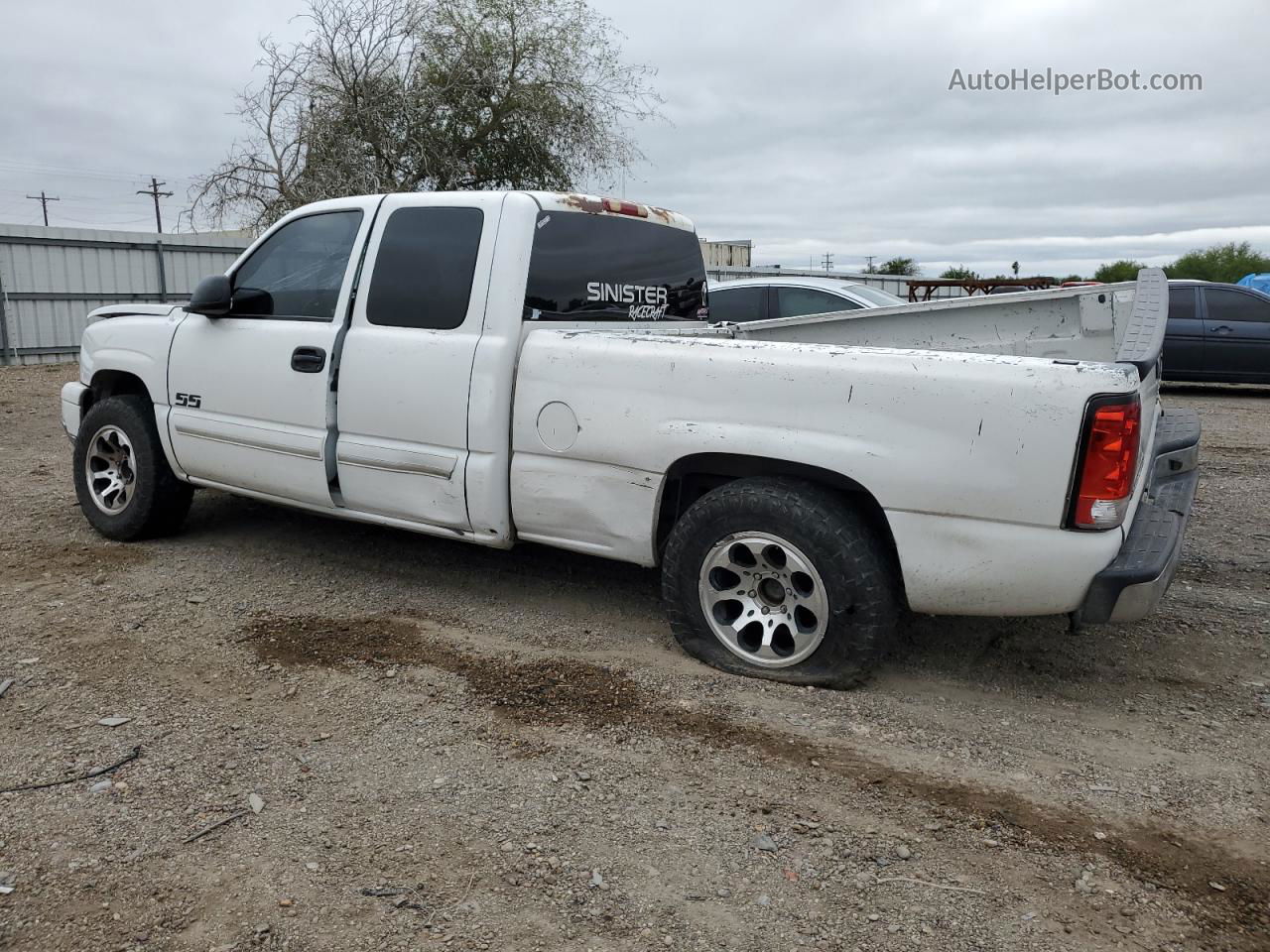 2003 Chevrolet Silverado C1500 White vin: 2GCEC19V931194599