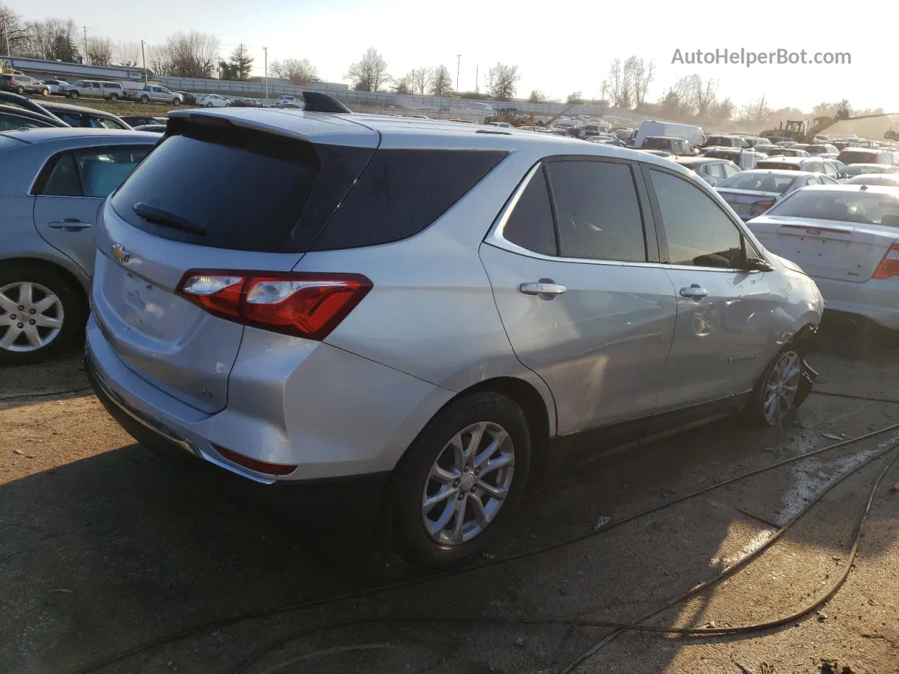 2018 Chevrolet Equinox Lt Серебряный vin: 2GNAXJEV6J6269839