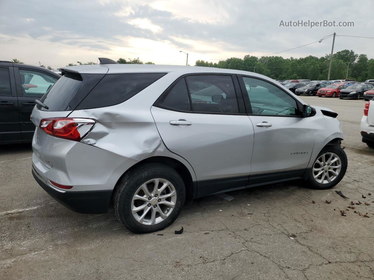 2018 Chevrolet Equinox Ls Silver vin: 2GNAXREV6J6319377