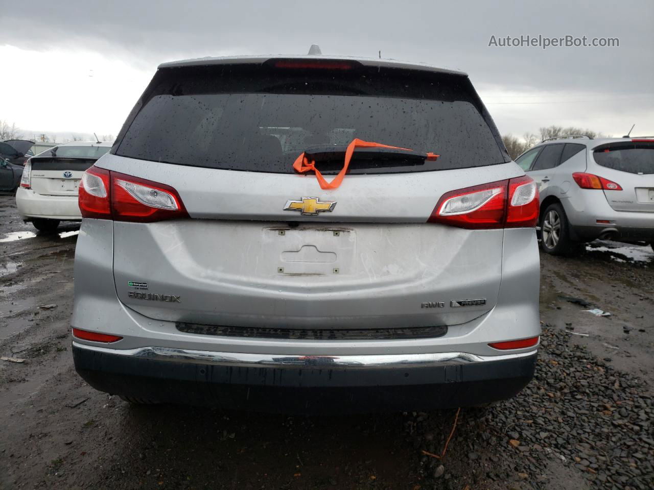 2018 Chevrolet Equinox Premier Серебряный vin: 2GNAXVEV1J6327802