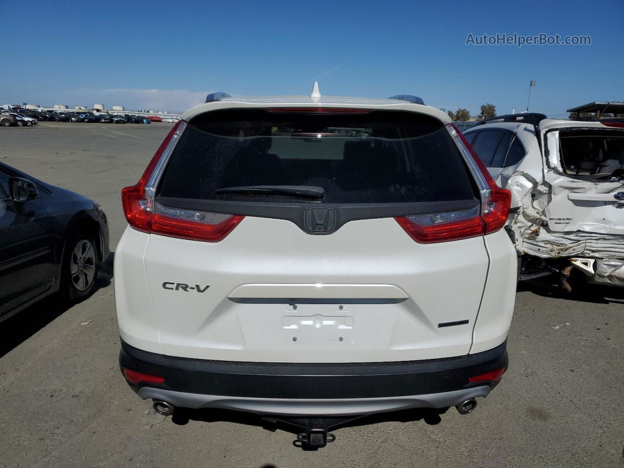 2018 Honda Cr-v Touring White vin: 2HKRW1H93JH511589