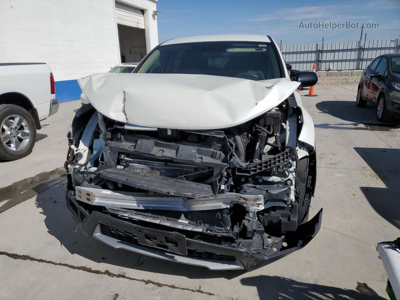 2018 Honda Cr-v Lx White vin: 2HKRW6H35JH231181