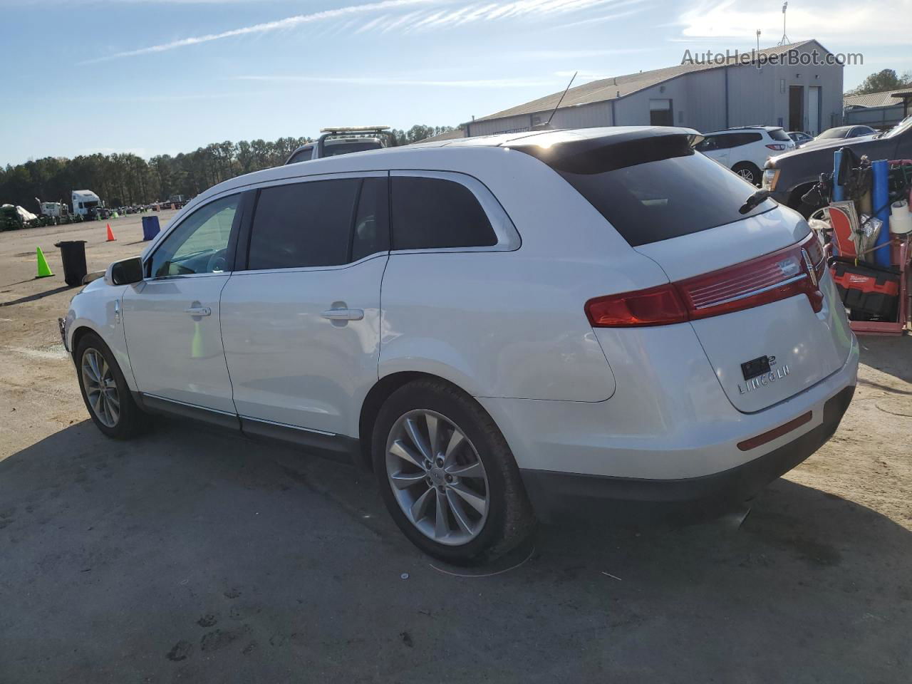 2010 Lincoln Mkt  White vin: 2LMHJ5AT0ABJ25389