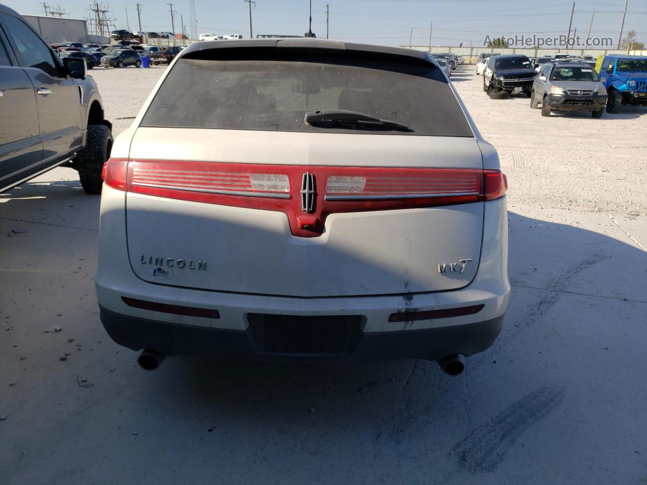 2010 Lincoln Mkt  White vin: 2LMHJ5FR4ABJ08611