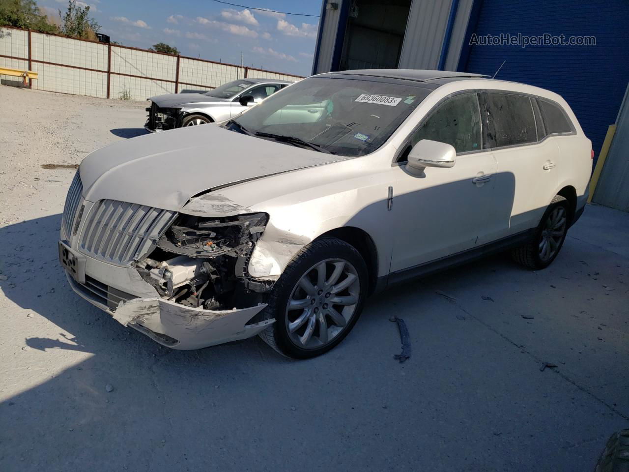 2010 Lincoln Mkt  White vin: 2LMHJ5FR4ABJ08611