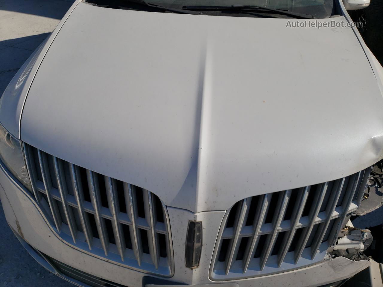 2010 Lincoln Mkt  White vin: 2LMHJ5FR4ABJ08611