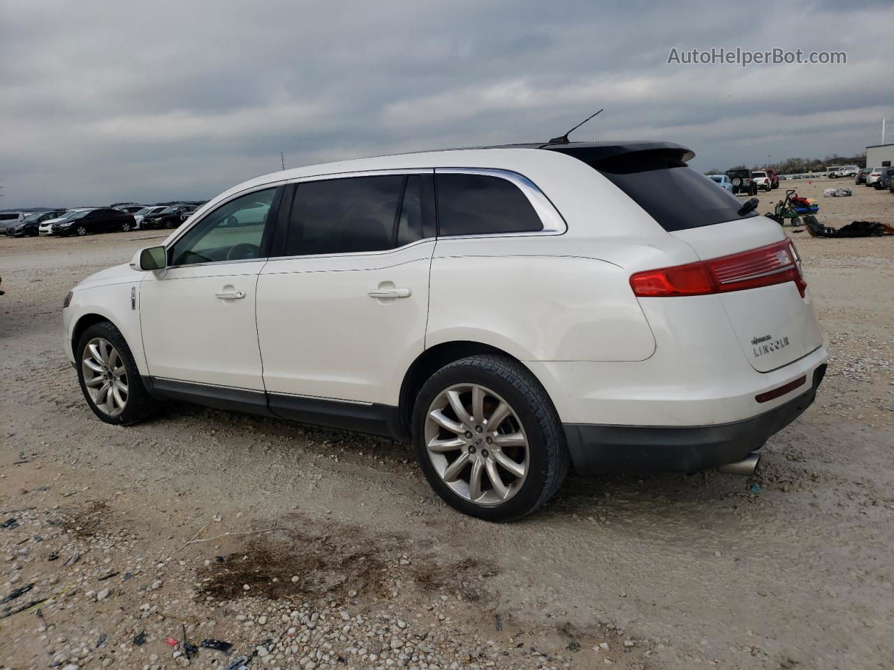 2010 Lincoln Mkt  White vin: 2LMHJ5FR7ABJ24754