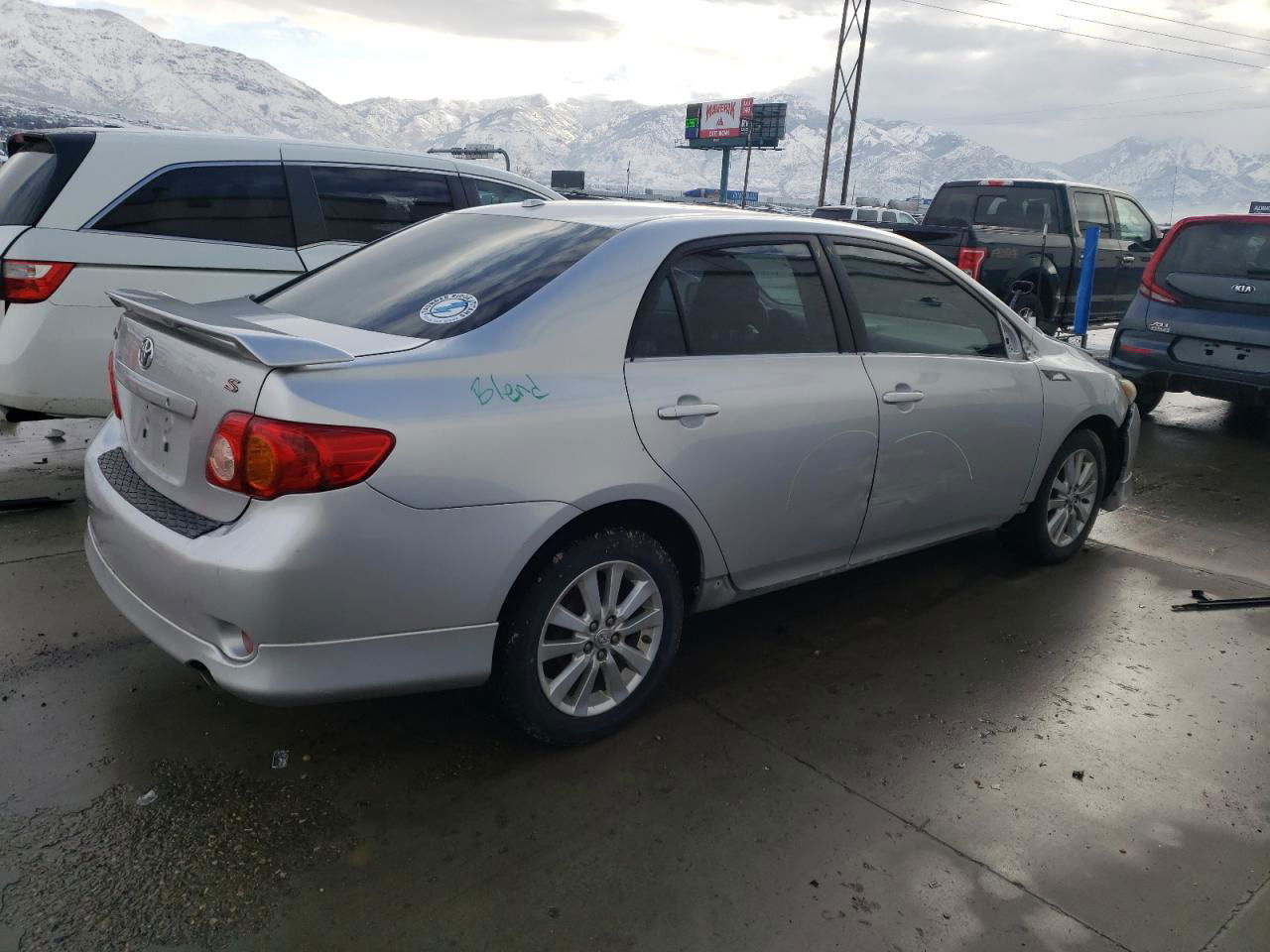 2010 Toyota Corolla Base Серебряный vin: 2T1BU4EE1AC402724