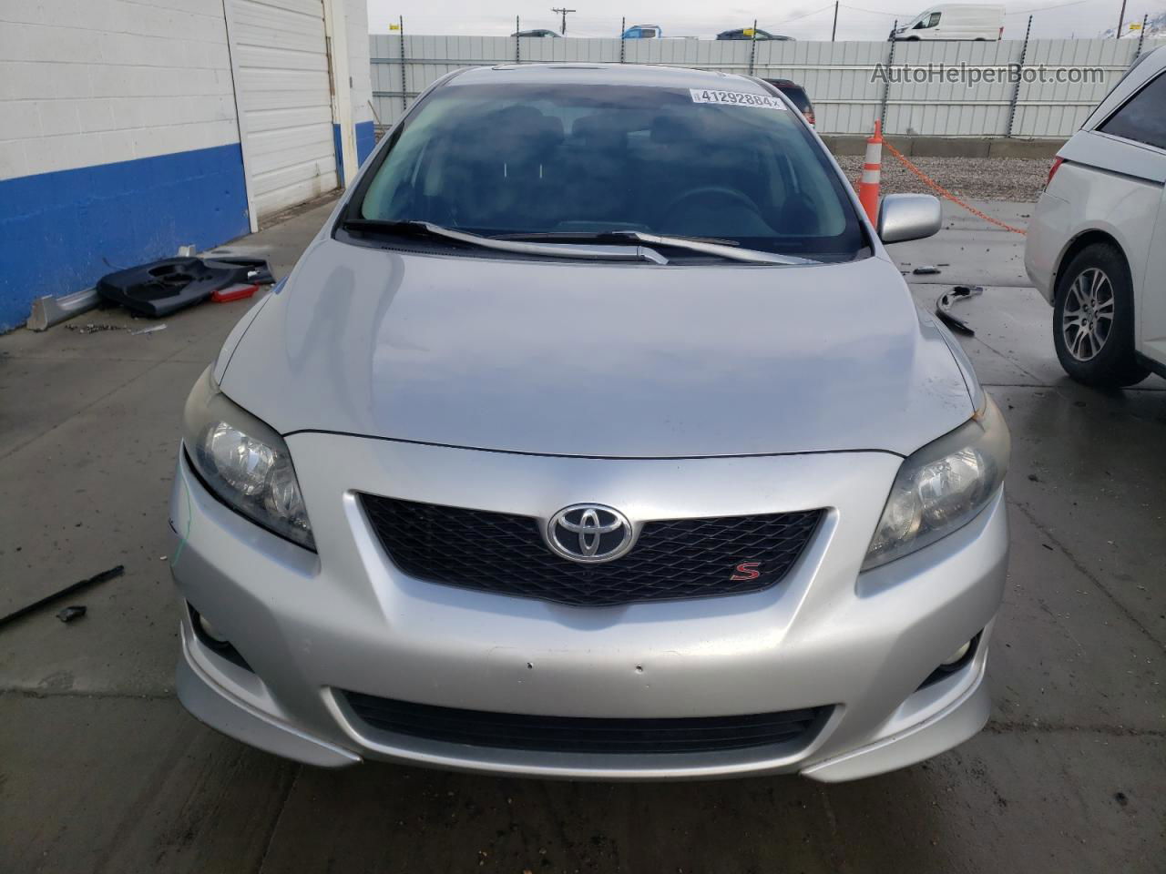 2010 Toyota Corolla Base Серебряный vin: 2T1BU4EE1AC402724