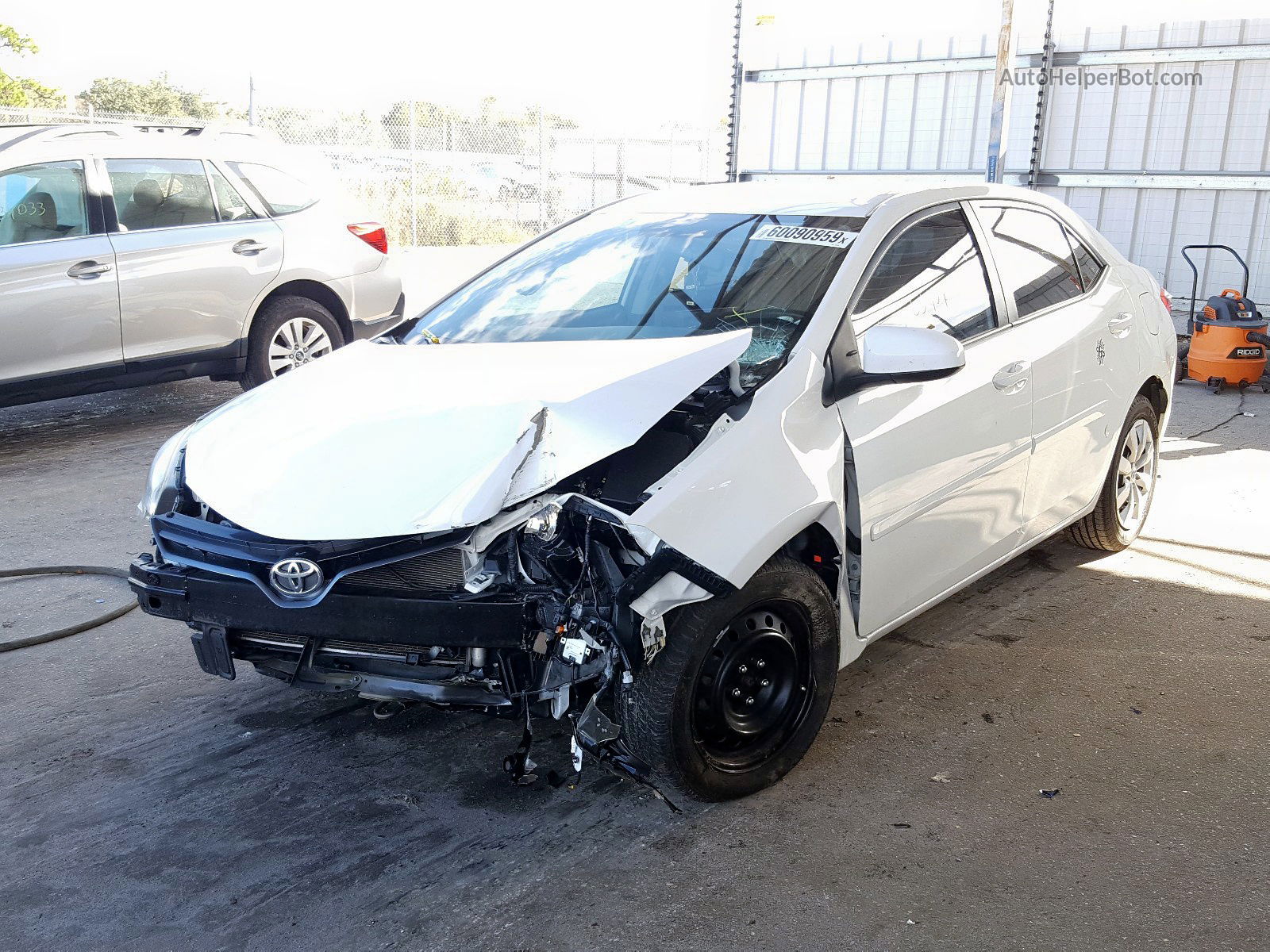 2015 Toyota Corolla L White vin: 2T1BURHE0FC309600