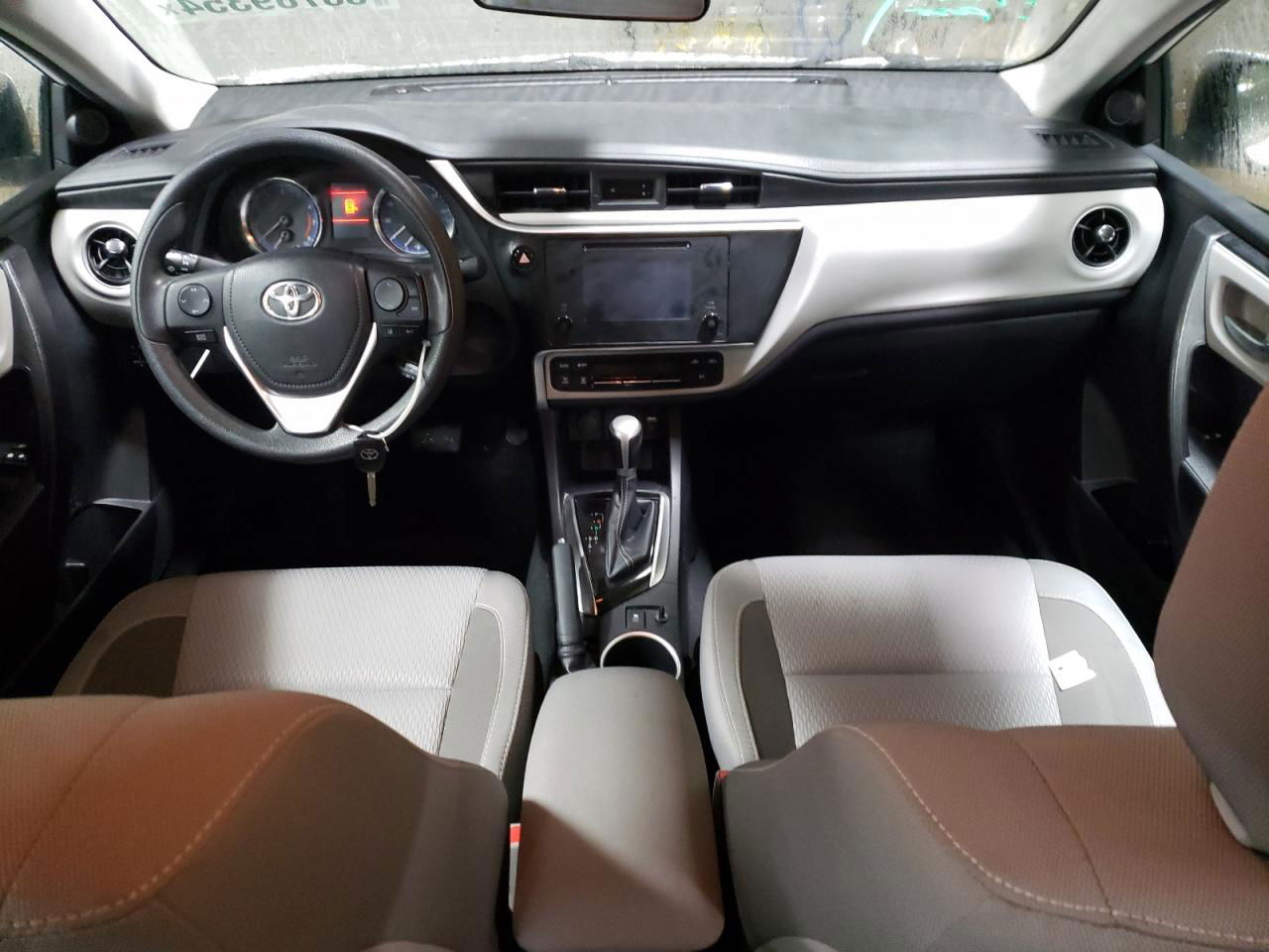 2019 Toyota Corolla L Белый vin: 2T1BURHE1KC169793