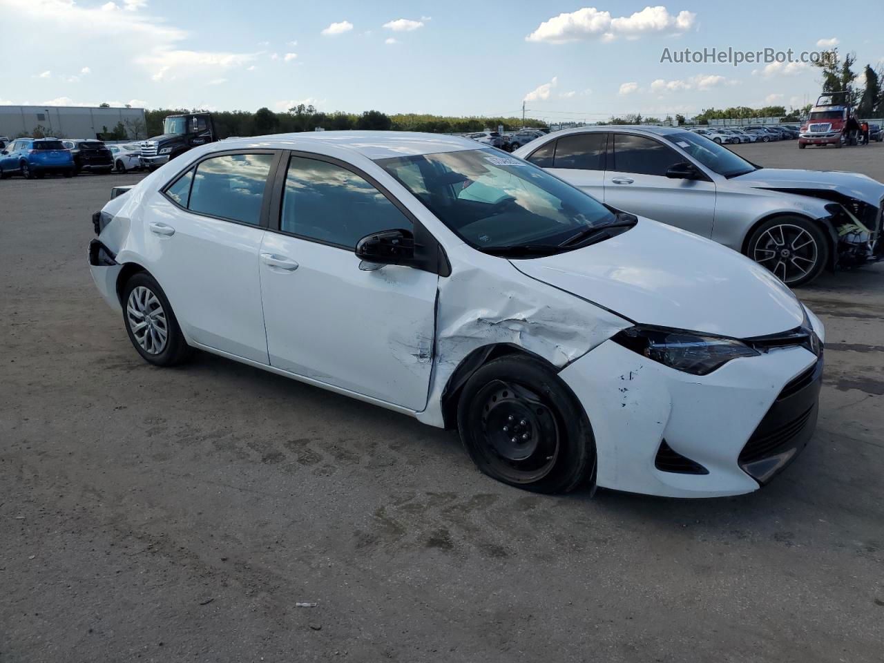 2018 Toyota Corolla L White vin: 2T1BURHE2JC096075