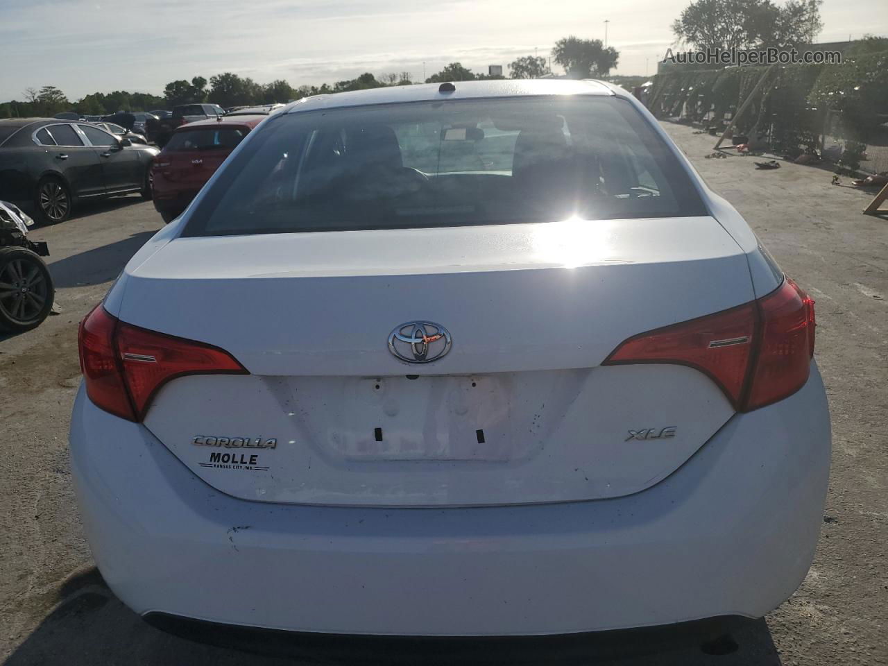 2019 Toyota Corolla L White vin: 2T1BURHE2KC237907