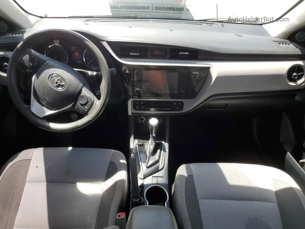 2017 Toyota Corolla L Серебряный vin: 2T1BURHE4HC936111