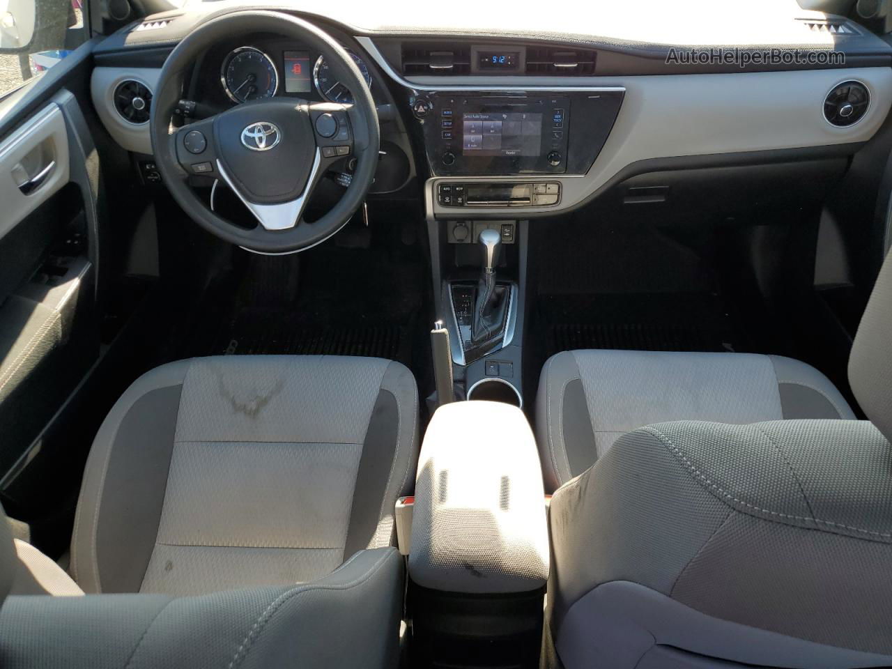 2019 Toyota Corolla L Silver vin: 2T1BURHE5KC132746