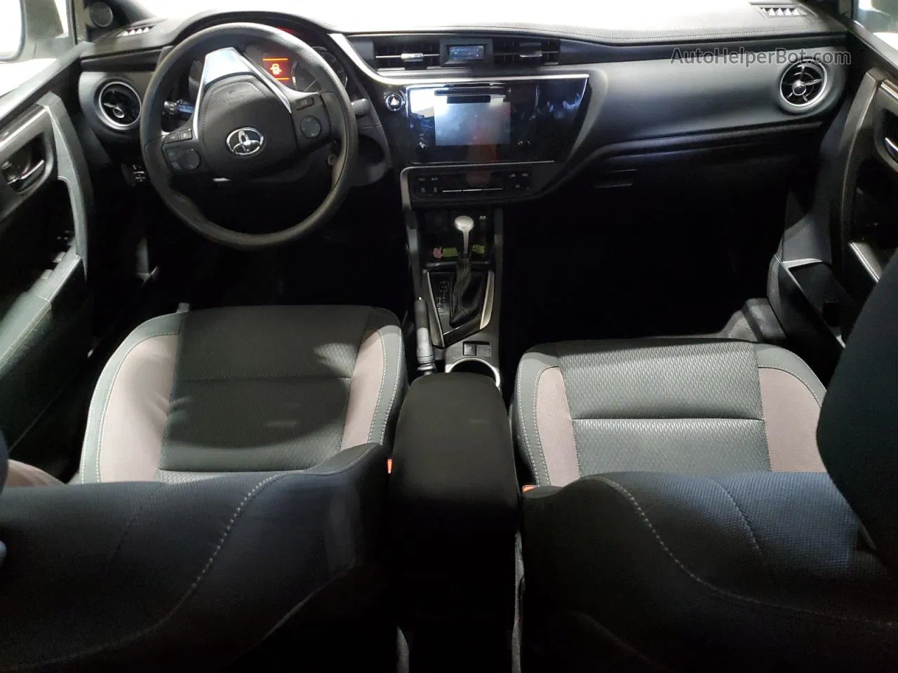 2019 Toyota Corolla L Белый vin: 2T1BURHE5KC166976