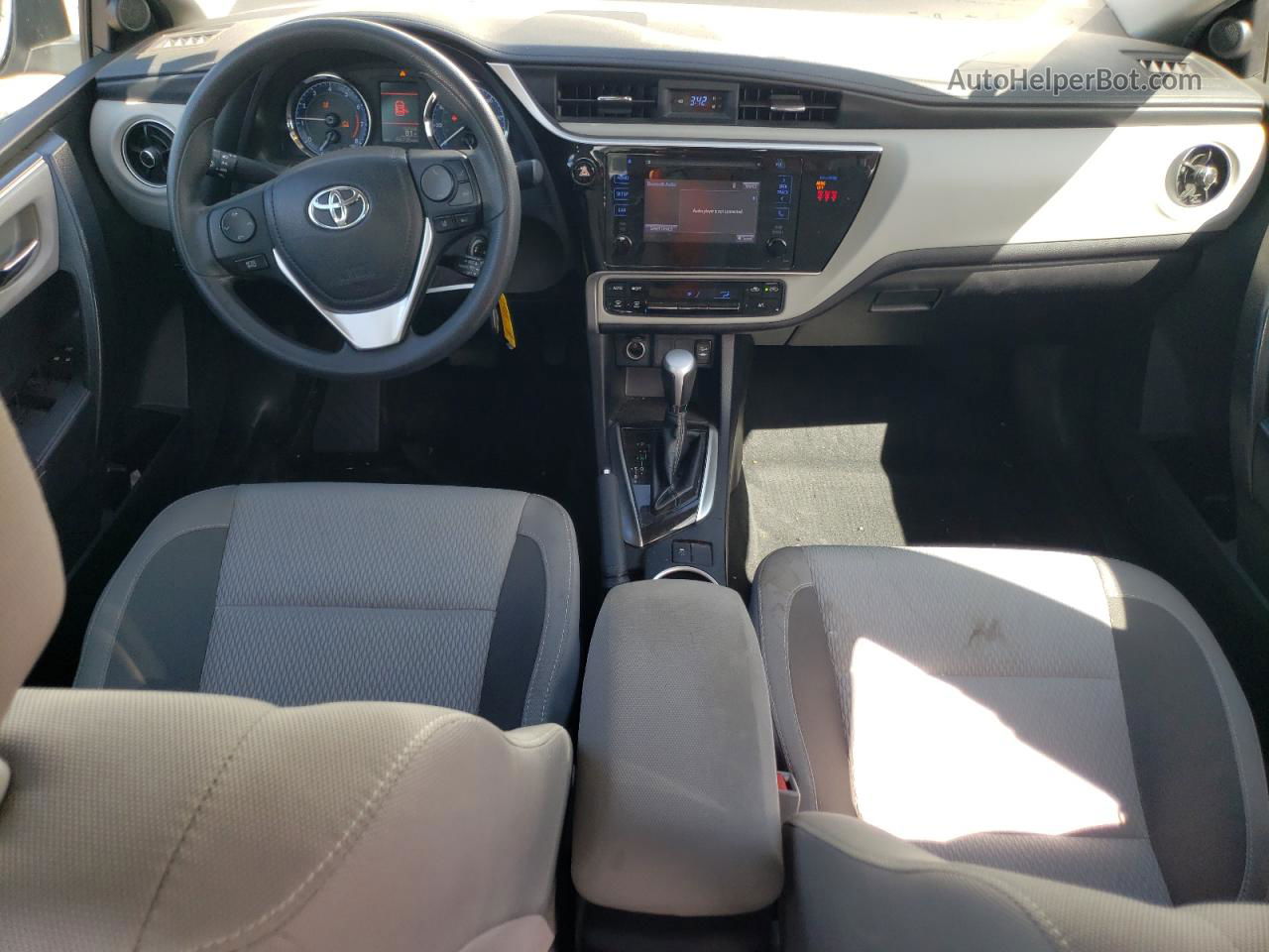 2019 Toyota Corolla L Silver vin: 2T1BURHE5KC205873